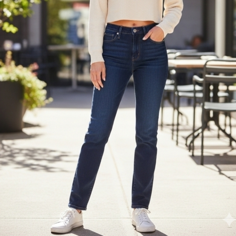 Levi's Women's Classic Straight Mid Rise NWT
27 X 30